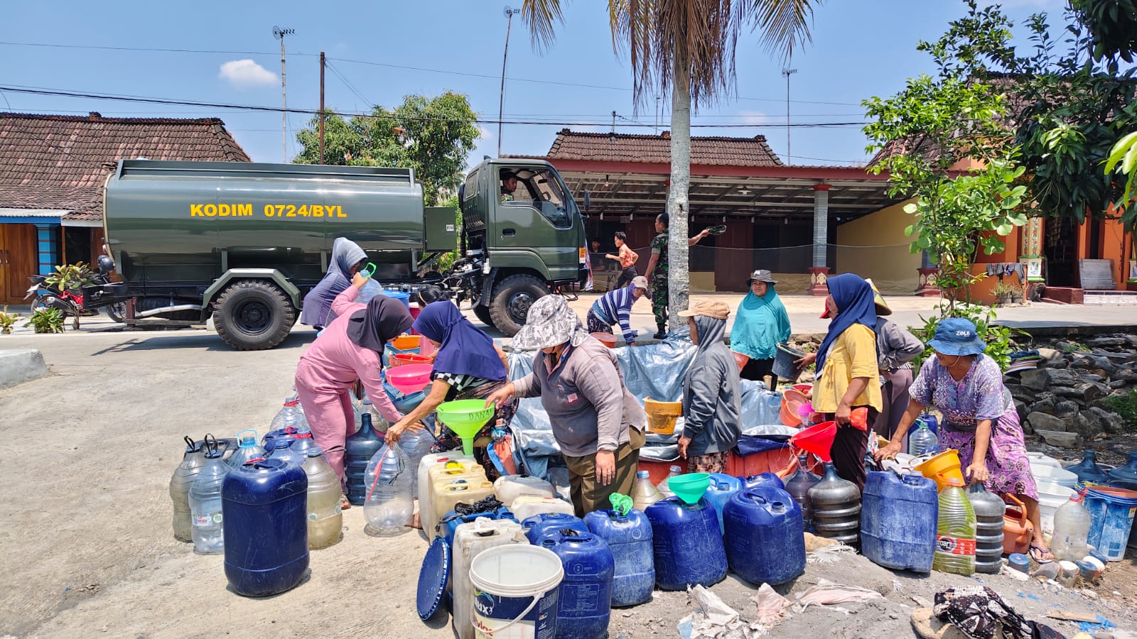 Empat Hari “Berpuasa” Air, Warga Bogor Bojong Akhirnya Bernapas Lega Berkat Bantuan Kodim Boyolali