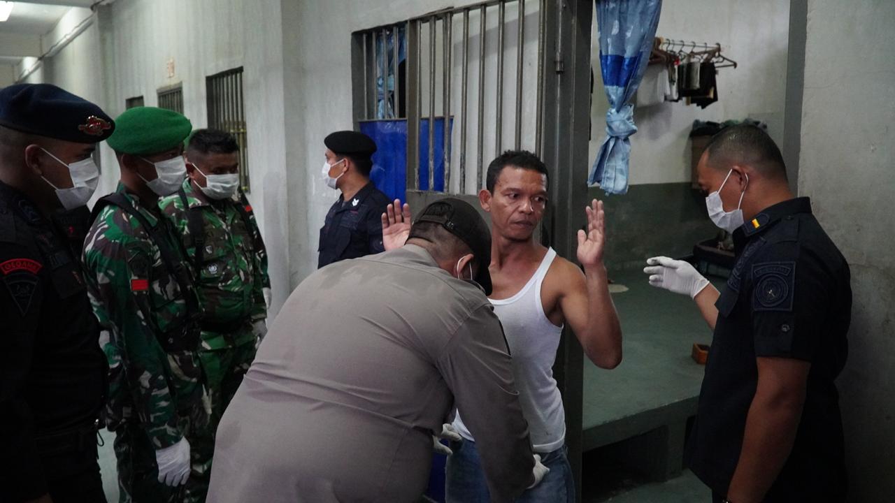 Razia Gabungan Skala Besar di Rutan I Medan Libatkan TNI dan Brimob Bersenjata Lengkap, Hasilnya…*